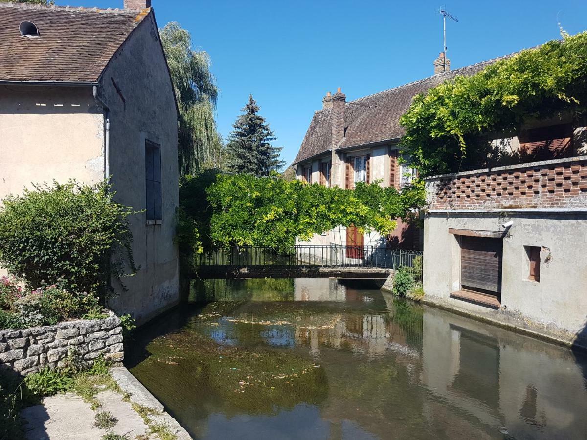 Logis Hotel Restaurant De L'Abbaye Ferrieres-en-Gatinais Exterior photo